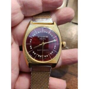 Vintage Remington Watch Wristwatch Quartzarama Red Face Gold Hong Kong Band